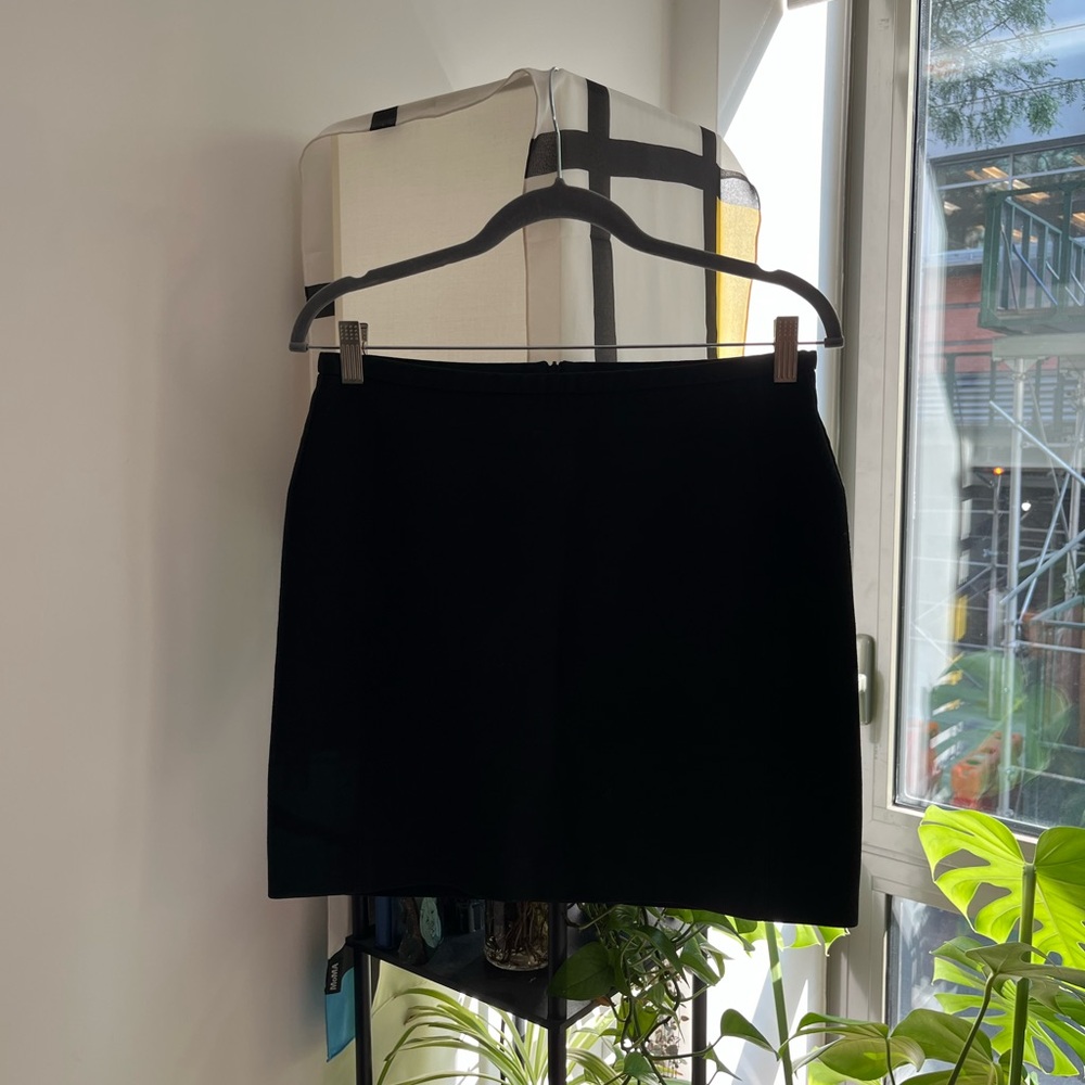 Elegant Black Women's Mini Skirt